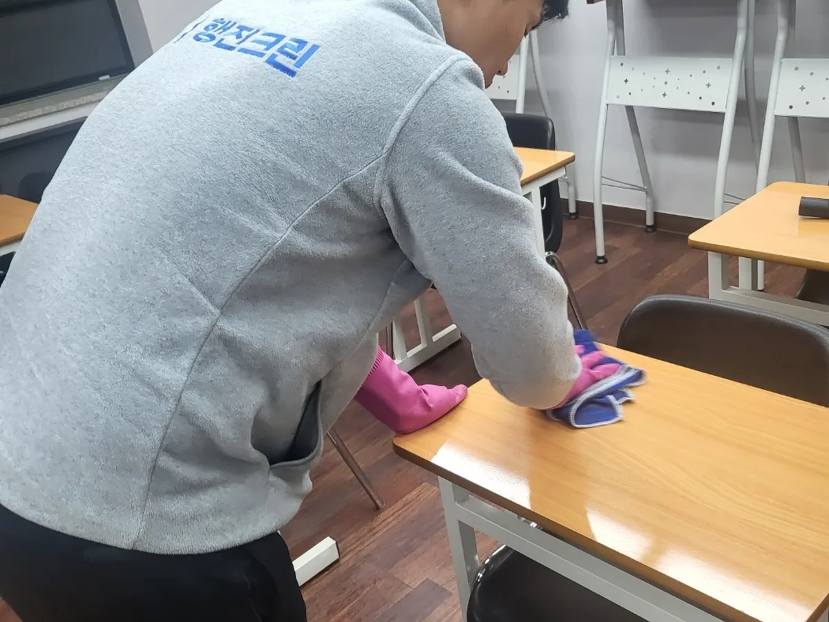 파주시 금릉동 유치원 책걸상 교실 위생청소 사례 - 행진크린