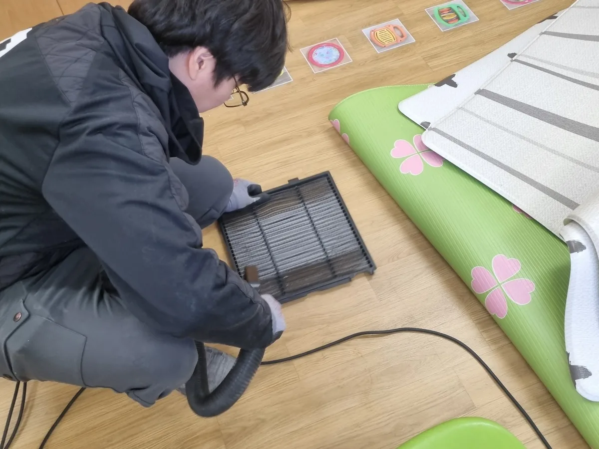 파주시 동패동 놀이방 낮잠실 장비 주변 정밀 위생청소 사례 - 행진크린
